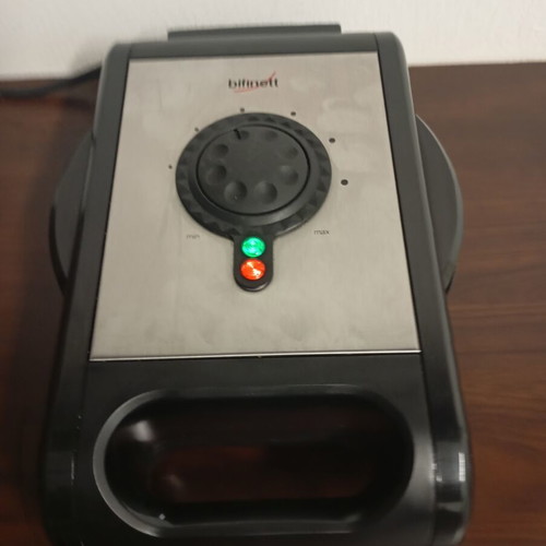Bifinet waffle maker used, good working condition