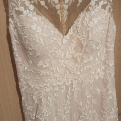 Pronovias wedding dress like new, size large, beige