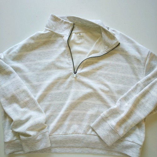 Danskin women's athletic sweatshirt like new, white gray XL