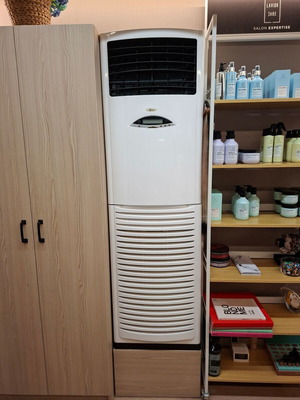 Κλιματιστικό ντουλάπα Midea 24.000 BTU μεταχειρισμένο, άψογη λειτουργία