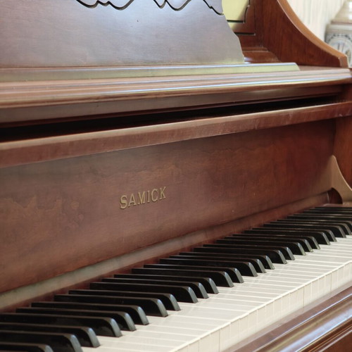 Samick SM-118F Upright Piano like new