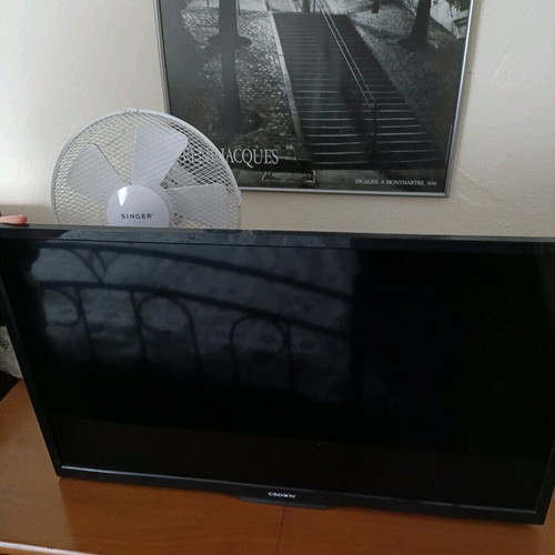 Crown 32" TV used
