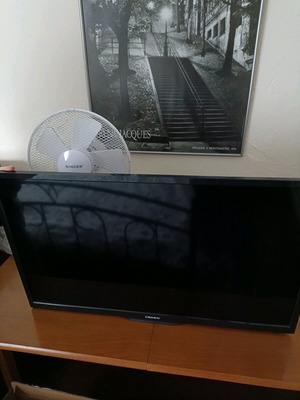 Crown 32" TV used