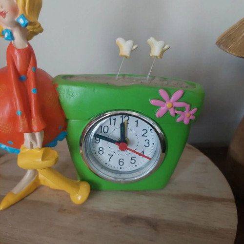 Table clock with female figure used, analog