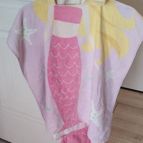 Mermaid Poncho Towel for Girls 6 to 9 Years Like New