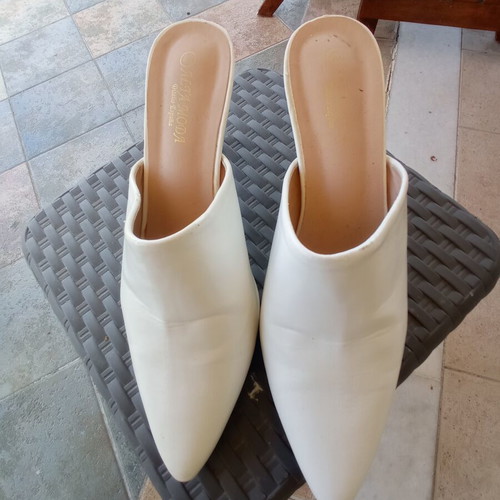 Alta Moda white mules size 40 like new
