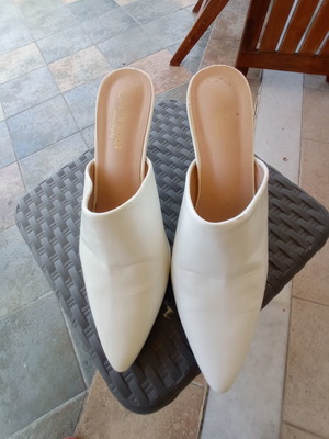 Alta Moda white mules size 40 like new