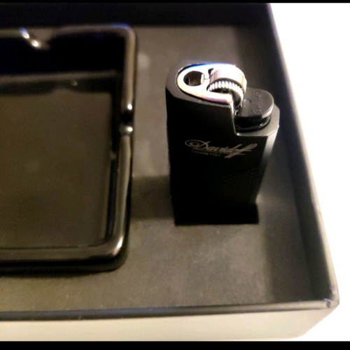 Davidoff lighter and ashtray set new in luxury case