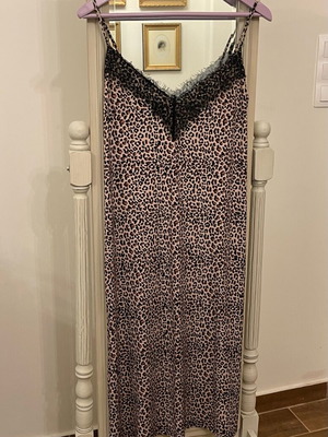 Ελαστικό φόρεμα Bershka midi animal print σαν καινούργιο, μαύρο και μπεζ