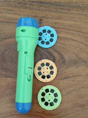 Children's dinosaur projector flashlight with 3 image discs