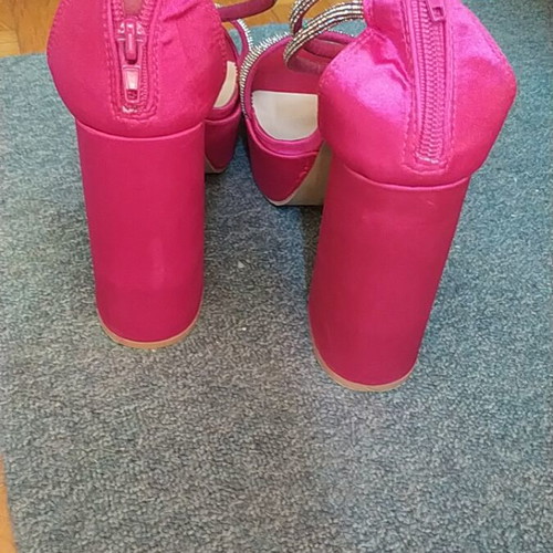La Bottine Souriante fuchsia platform sandals like new, size 39