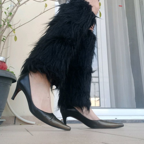 Leather kitten heel shoes like new, black