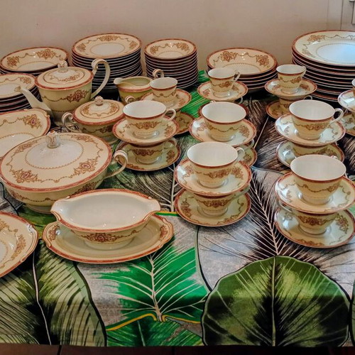 Noritake Japanese serving set like new, collectible