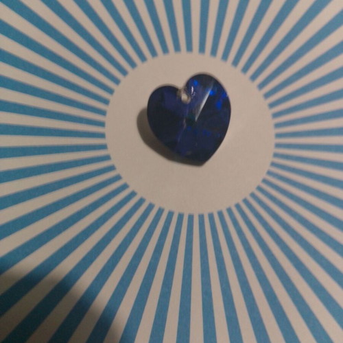 Blue crystal heart pendant element