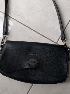 Τσάντα ώμου Bag to Bag μαύρη με όψη δέρματος σαν καινούργια