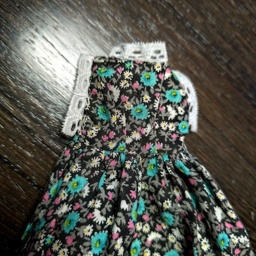 Bibibo dress used with back fastening and slightly frayed sleeves