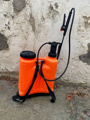Backpack sprayer 18lt like new, capacity 18 liters