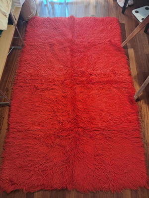 Red flokati rugs like new, set of 2, 200×130 cm
