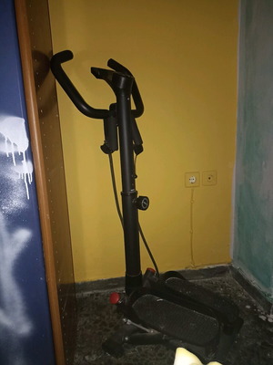 Step with resistance bands like new with calorie and distance counter