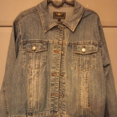 Denim jacket like new, size Medium, blue