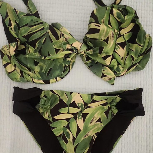 Bluepoint bikini used, black and green, top L bottom M
