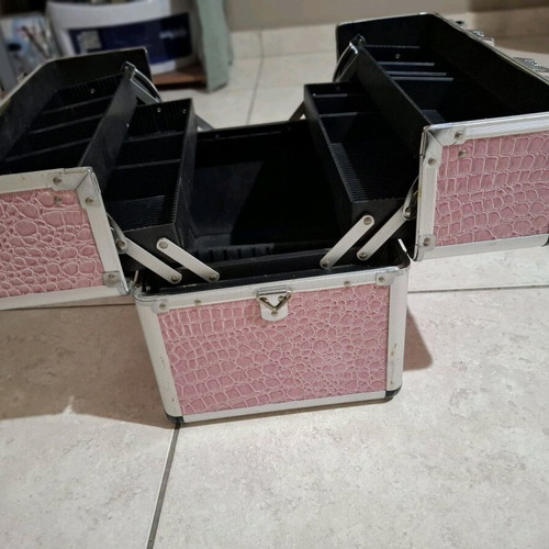 Manicure pedicure equipment like new with 47 semi-permanent polishes, bag and sterilizer