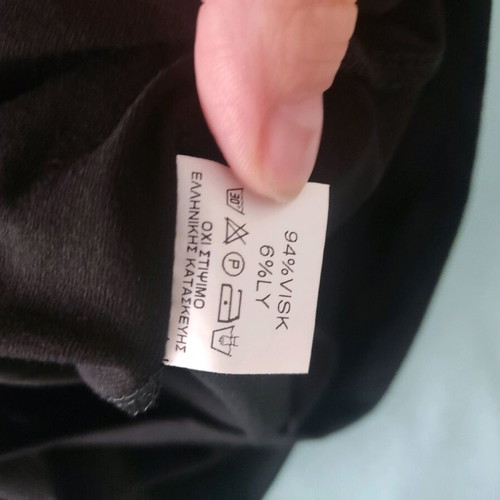 Iso skirt black like new, slim fit, knee length