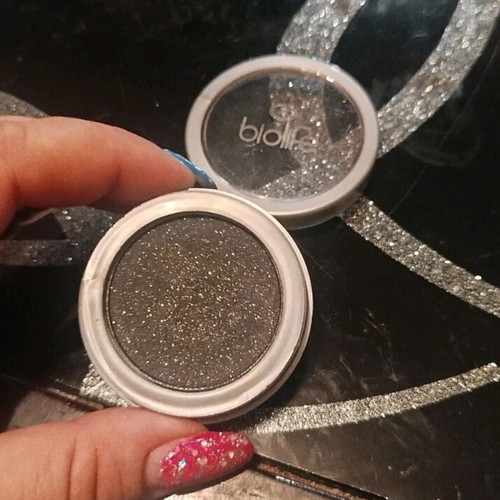 Biolife eyeshadow new, black iridescent