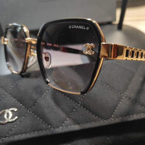 Chanel A95105 X09962 sunglasses new, black and gold