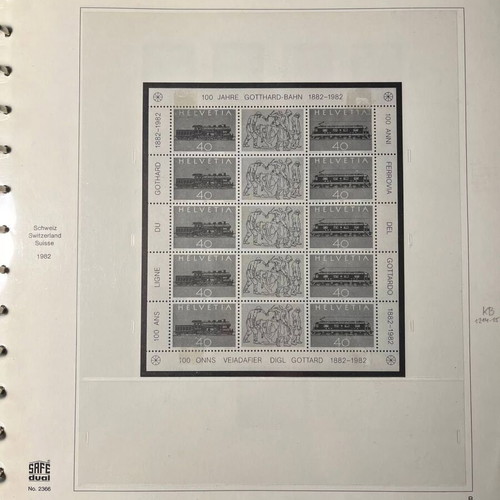Safe Dual Stamp Album like new with 34 presentation pages