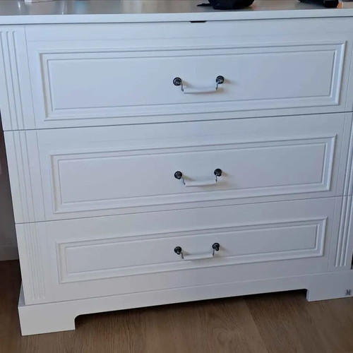 Bellamy Ines crib and dresser set like new