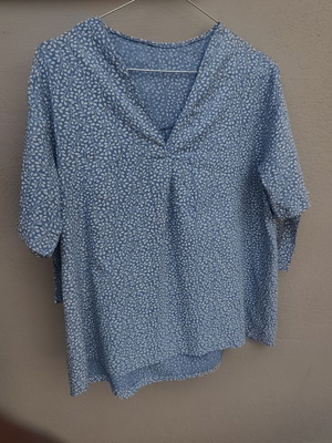 Ciel floral blouse tunic with V neckline used