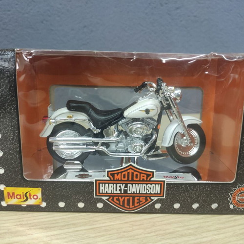 Maisto Harley Davidson 2000 FLSTF Fat Boy Series 1/18 scale model