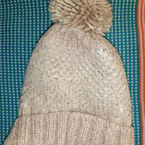 Women's winter hats used, pack of 4, one size multicolor