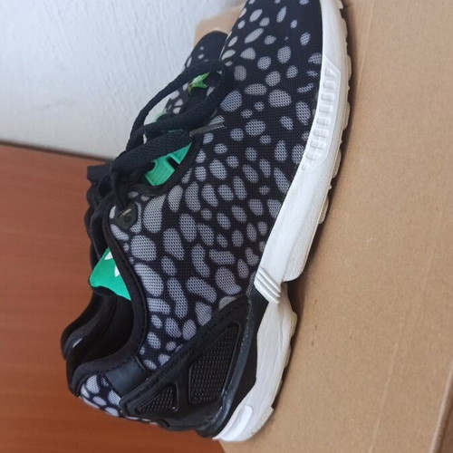 Adidas Torsion Sportwear shoes like new with unique pattern