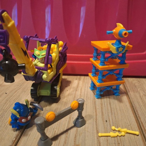 Demolition SuperZings like new toy figures