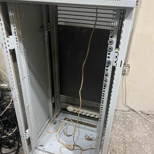 Rack cabinet for amplifiers and servers like new