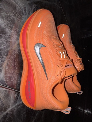 Nike Vomero Plus αθλητικά παπούτσια καινούργια, πολύχρωμα πορτοκαλί, μέγεθος 42