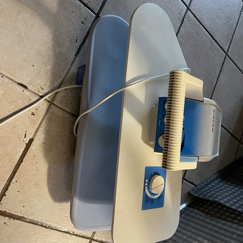 Singer Futura Steam Ironing Press like new for home use