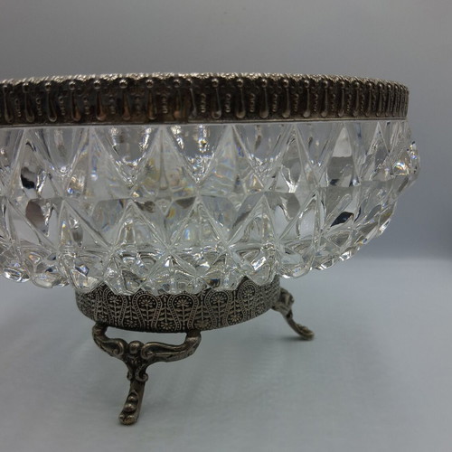Vintage glass bowl with metal base, like new decorative fruit centerpiece