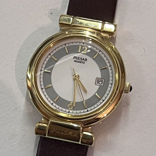 Pulsar vintage wristwatch 29mm like new, white