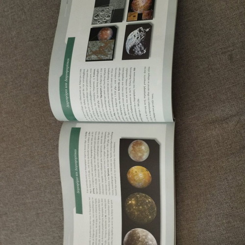 Neoi Orizontes book about the planets of the Eugenides Foundation