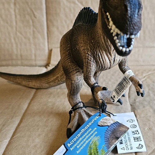 Agustinia and Acrocanthosaurus dinosaur figures Schleich new set