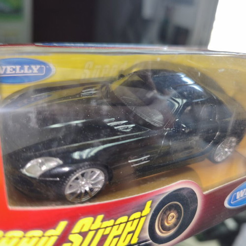Welly diecast Mercedes SLR McLaren car 1:43 scale