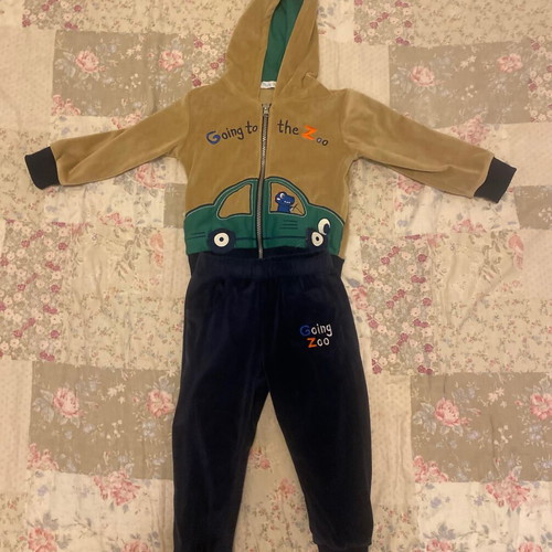 Velvet boys' tracksuit used, 24 months, gold and black