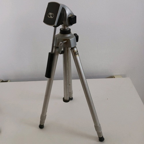 Hakuba adjustable tripod like new