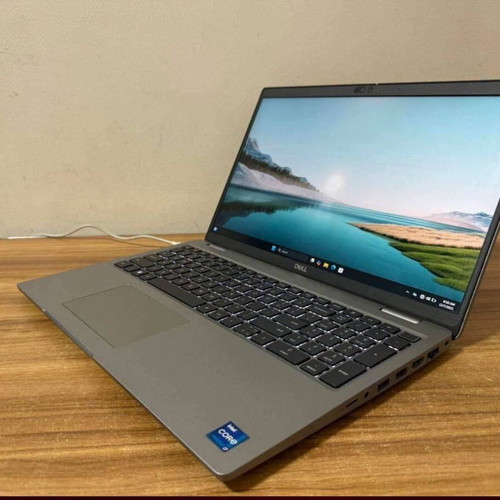 Dell Precision 3571 workstation laptop, 12th Gen i7, touchscreen