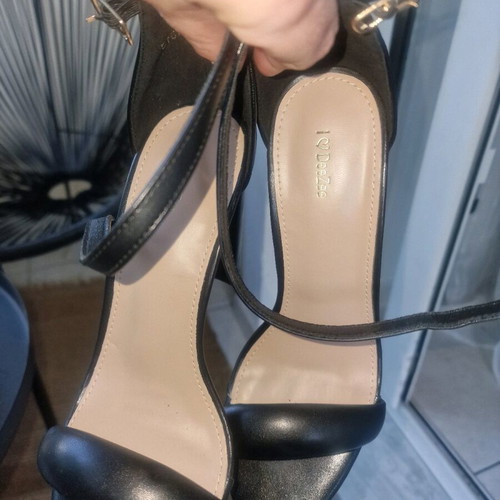 Black DeeZee sandals like new, size 39, 9cm heel
