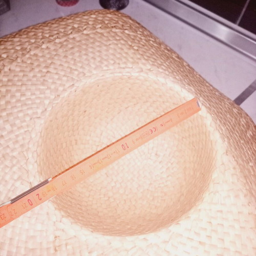 Straw hats like new, set of 2, gold color