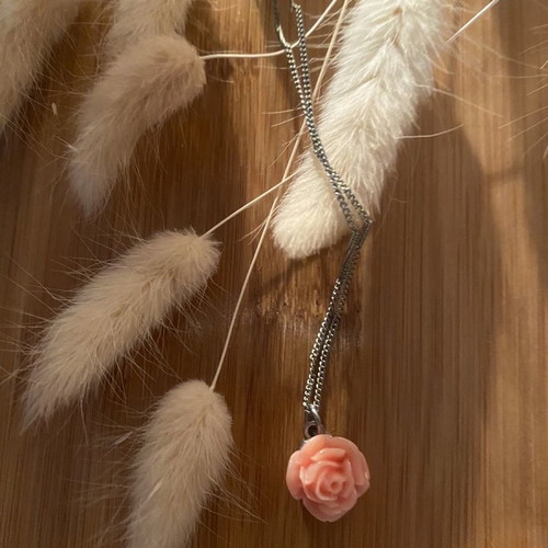 Κολιέ τριαντάφυλλο μεταχειρισμένο από Accessorize